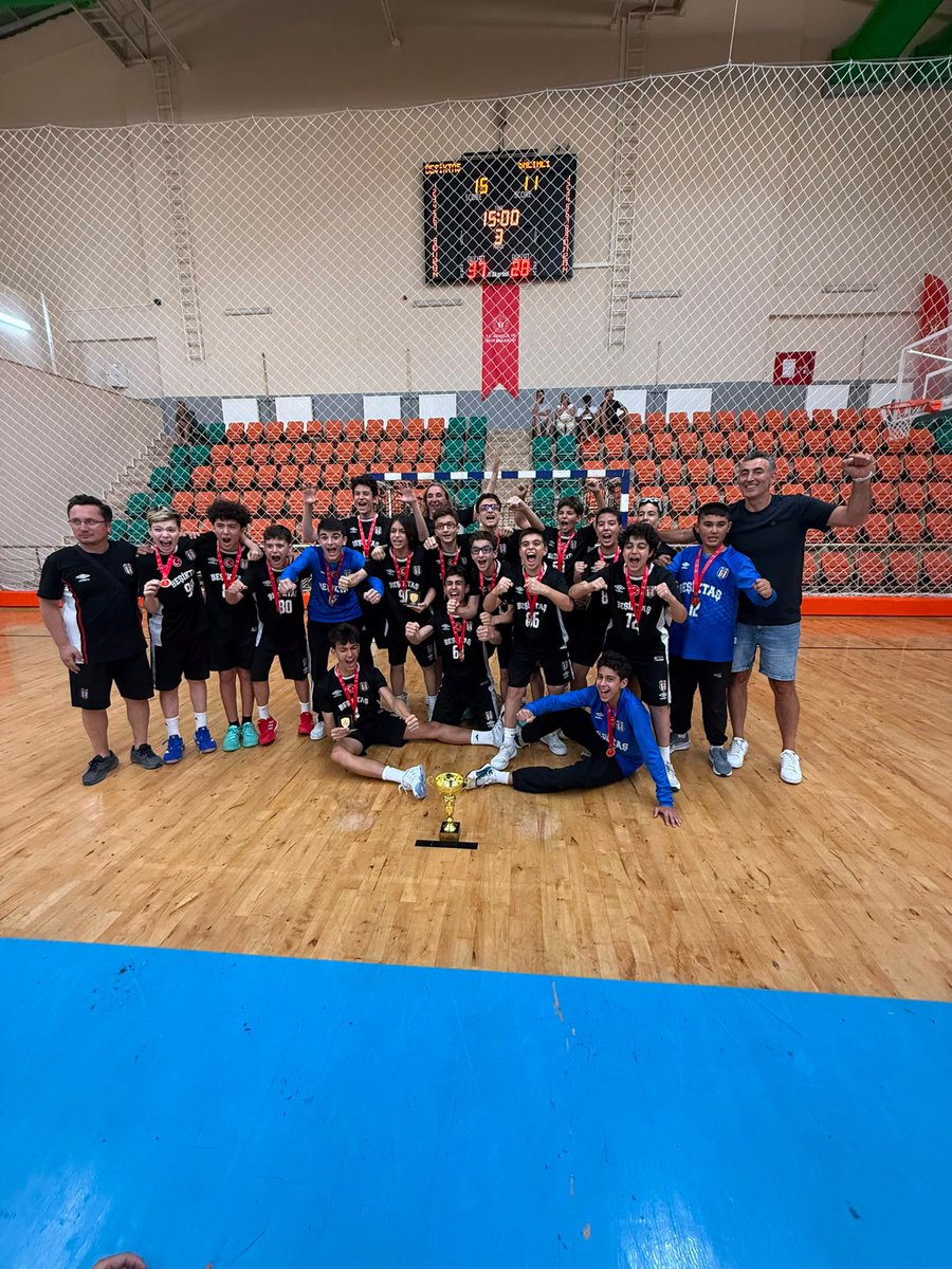 BJKHentbol's tweet photo. Minikler Hentbol Türkiye Şampiyonu Beşiktaş! 🏆

Minikler Hentbol Takımımız, Türkiye Şampiyonası final maçında Salihli Belediye SK’yı 37-28 mağlup ederek Minikler Türkiye Hentbol Şampiyonu oldu. 🦅 https://t.co/qsioOGSOi7