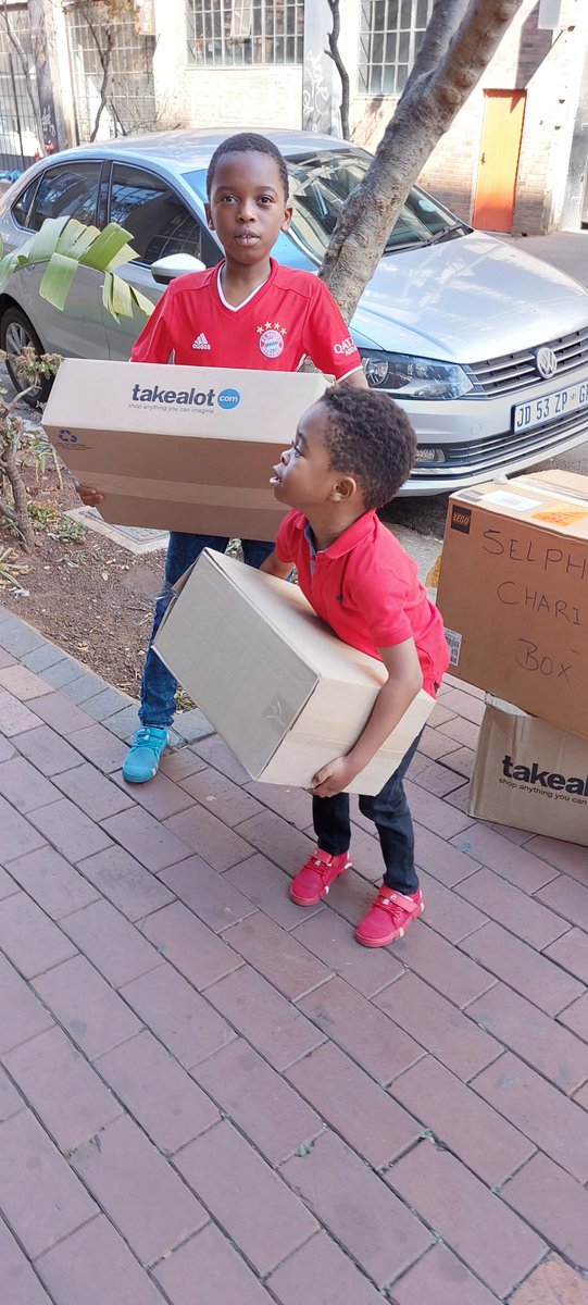 zwidenyapT's tweet photo. After winter we offload what we no longer need, favorite time for me and my family. Time to visit orphanages. https://t.co/Qd9HFFExOs