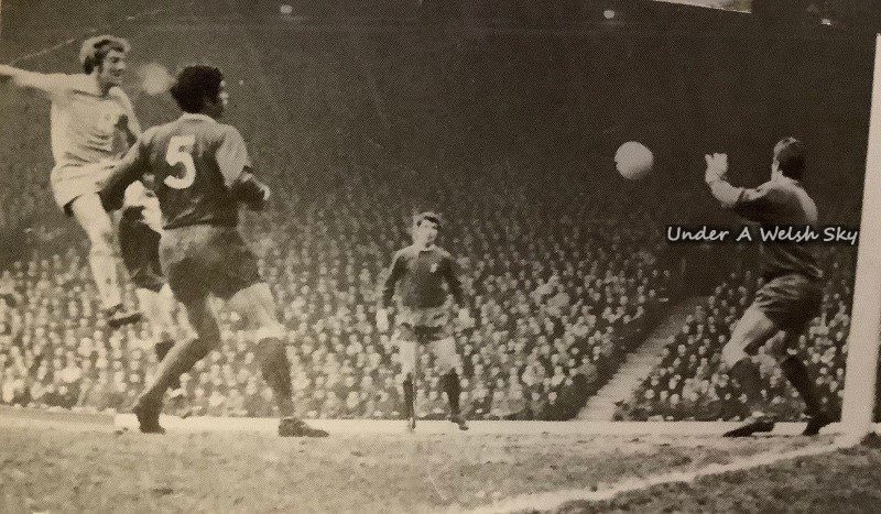 WrexhamLowdown's tweet photo. OTD 1967 ✍️

Today in 1967, Wrexham made a then club record signing with the capture of Ray Smith from Southend United for £8,000.

Ray would go on to spend five seasons at the club, scoring 71 goals and being part of the great 1969/70 promotion winning side.

He was a great player and famously scored at the Kop end at Anfield in front of 54,000, to give Wrexham a shock 1-0 half time lead in the FA Cup in 1970 (see third pic).

Ray lived in Wrexham after his footballing career finished and sadly passed away in the town 5 years ago, aged 77.