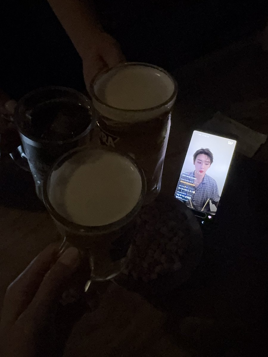helloastroha's tweet photo. 덕메님들 덕분에 몇배로 즐거웠던 하루. 싸랑함다🫶
또 그 덕메를 볼 수 있게 자리 마련해 준 #윤산하 님께도 무한 감사드립니다.😁

눈치못챈 실수에 웃어버려 알게되고 굳이굳이 이실직고까지 하는 우리 쌉티 윤산하씨! 매력 쩔어었음요. 그대를 사릉하는 이유^^
오늘 짱 멋있었으👍
#JUSTNOREASON https://t.co/UT9fq8y71B