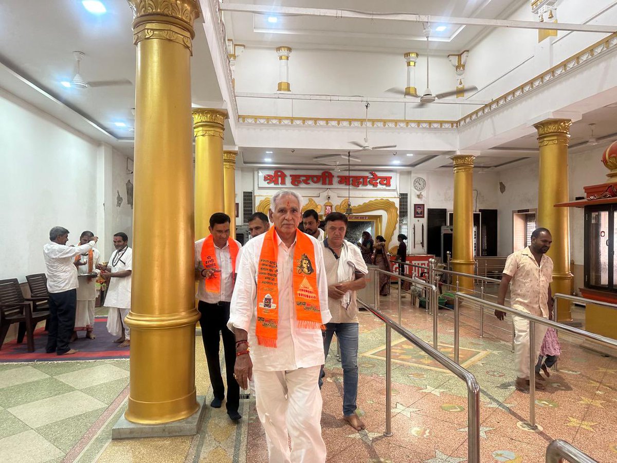 crchaudharymos's tweet photo. ॥ हर हर महादेव ॥ 🙏🕉️

आज भीलवाड़ा स्थित पावन श्री हरणी महादेव मंदिर में भगवान भोलेनाथ के दर्शन एवं पूजा-अर्चना कर प्रदेशवासियों की सुख-समृद्धि, उत्तम स्वास्थ्य और खुशहाली की कामना की।

देवाधिदेव महादेव की असीम कृपा हम सभी पर बनी रहे तथा सभी के जीवन में शांति, समृद्धि और सकारात्मक ऊर्जा का संचार हो।

हर हर महादेव! 🚩🔱

#HarHarMahadev #HarniMahadev #Bhilwara #JaiBholenath #Rajasthan