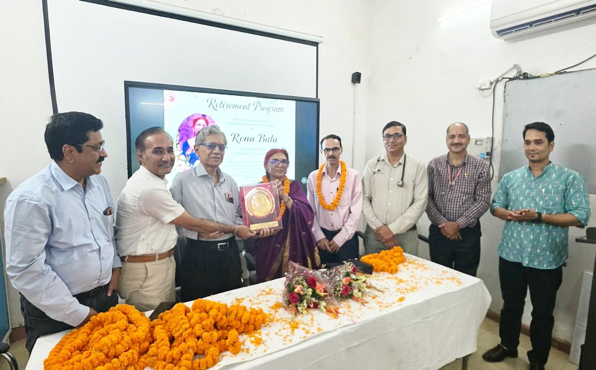nehrunagarcc's tweet photo. Today, we bid a heartfelt farewell to Mrs.Renu Bala on her well-deserved retirement from the position of Senior Treatment Supervisor (STS) at Nehru Nagar Chest Clinic &amp; TB Hospital.
Wishing you a happy,healthy,and fulfilling retired life.
#Farewell #Retirement #healthyhappylife https://t.co/YcJ8cr0YVi