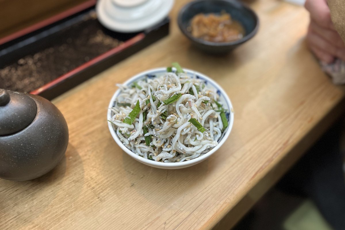 _4926's tweet photo. しらすがおいしすぎて寿司屋で泣きそう（泣）神の食べ物に遭遇😭生きててよかったー https://t.co/n8ftOLKK3m