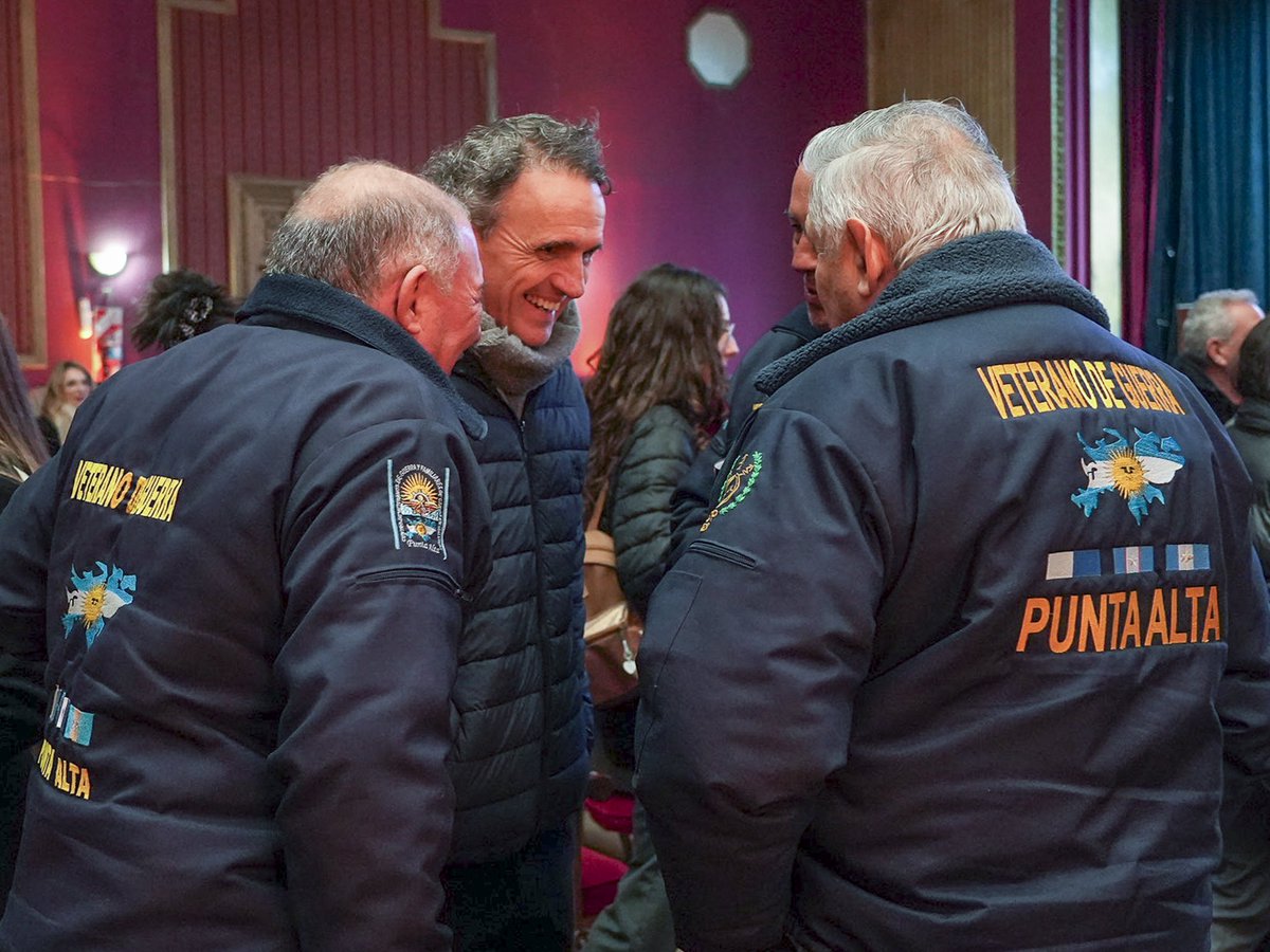 gkatopodis's tweet photo. Celebramos los 100 años de la Cooperativa Eléctrica de #PuntaAlta, una institución que durante un siglo construyó prestigio, confianza y compromiso al servicio de su comunidad.
Este aniversario reconoce el esfuerzo de generaciones que entendieron que el desarrollo se construye de manera asociativa. Esa es la fuerza del cooperativismo: organizarse, trabajar juntos y cuidar lo que es de todos.
Esta cooperativa es un orgullo para la provincia de Buenos Aires y un ejemplo de compromiso colectivo.
Felicitaciones a sus trabajadores, trabajadoras, autoridades, asociados y a todos los que hicieron posible estos primeros cien años.
@rodrigo_arist