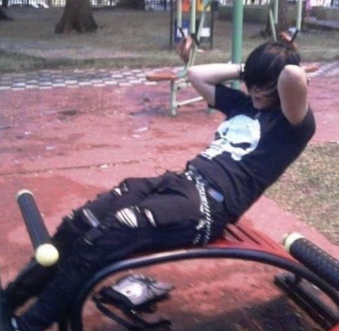 XxSceneKweenxX's tweet photo. Emo Boy Summer https://t.co/5XAIsqWg3m