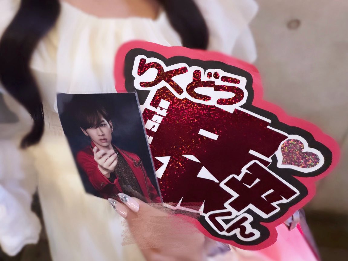 _6lols2's tweet photo. 💘 #ロマステ 7／4  18:OO🌙
最初から最後まで友祐くんかっこよすぎてどうにかなりそうだった🙀💧お芝居は見入ってしまったしダンスかっこよくて大好きだしトーク面白いし友祐くんに会えてとっても楽しい時間になりましたありがとう( i ꒳ i )💘✨
明日の千穐楽もがんばって下さい😭🔥

#佐藤友祐 ⟡.· https://t.co/Trqi7QnHtp