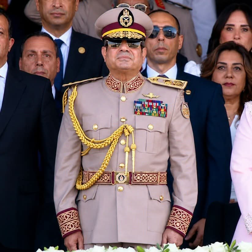 SanaMohamei898's tweet photo. الرئيس #السيسي بالزي العسكري : 
يوليو 2026.                              يوليو 2013. 
#مصر_تبني_القوة https://t.co/BJHzPqJ5oH