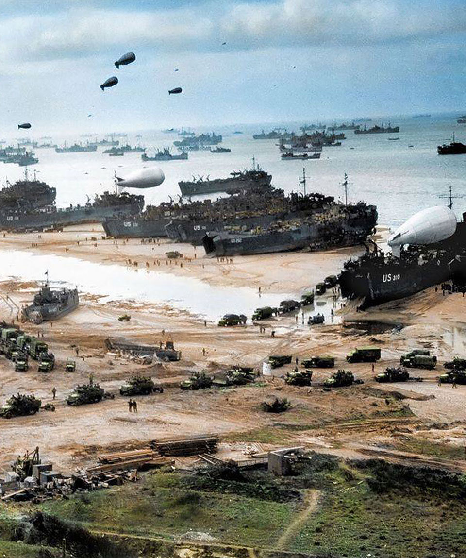 EuropeanTom's tweet photo. @barroyo2374 @patriottakes Question for you, which side of the beach would these 400 Americans rather be on? https://t.co/qPauwwZ9fp