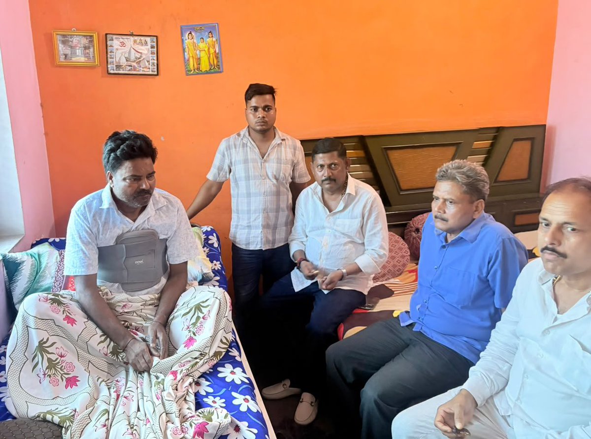 sunilkbv's tweet photo. भोरे विधानसभा क्षेत्र के अंतर्गत क्षेत्रीय भ्रमण के दौरान प्रखंड भोरे, कटेया एवं विजयीपुर में शोकाकुल परिवारों से भेंट कर अपनी संवेदनाएँ व्यक्त कीं तथा मांगलिक कार्यक्रमों में शामिल हुआ।
#Bihar #bhore_vidhansabha https://t.co/vCMkkx1XOB