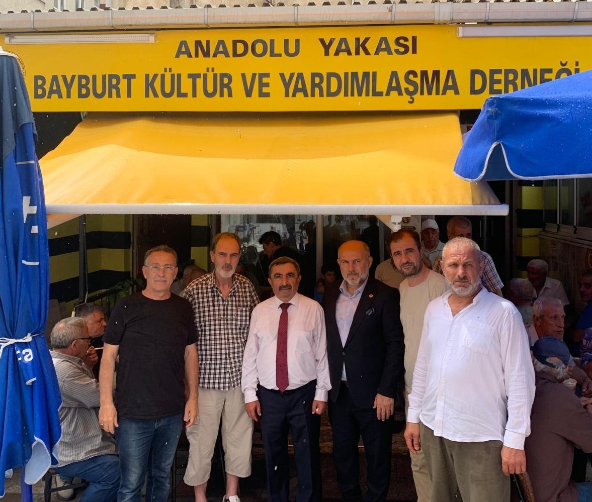 SpKartall's tweet photo. İlçe başkanımız Hayati Durmuş başkan yardımcılarımız ile beraber 

Anadolu Yakası Bayburt Kültür ve Yardımlaşma Dayanışma Derneğinin düzenlediği Aşure ikramı programına katıldı. 
Nazik davetleri için başkan Sn. Adem DOĞAN beye teşekkür eder başarılar dileriz https://t.co/mPFhe2Wl2q