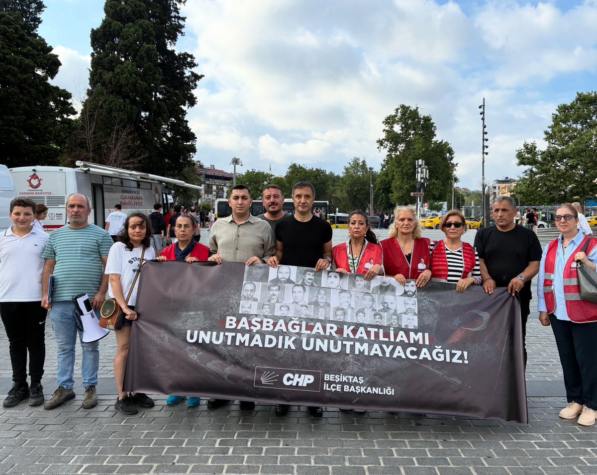 chpbesiktasilce's tweet photo. Madımak ve Başbağlar katliamlarında yitirdiğimiz canlarımızı saygı ve rahmetle anmak, adaletin, toplumsal barışın ve ortak vicdanın önemine dikkat çekmek amacıyla basın açıklamamızı gerçekleştirdik. https://t.co/iXi9PNcsjG