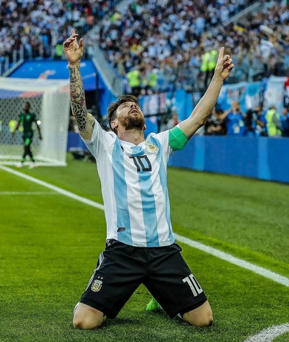 Tobs_fc's tweet photo. Ronaldo fans realized they lost the goat debate. They now look for every loophole outside football to criticize Messi. 

Messi nation, we won. 🏅 https://t.co/tm20tEddYO