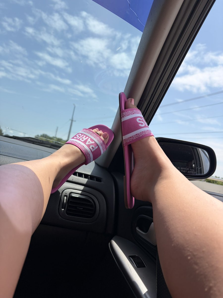 Bhadshawty211's tweet photo. New sandals😩 https://t.co/XFqF1ALQTx