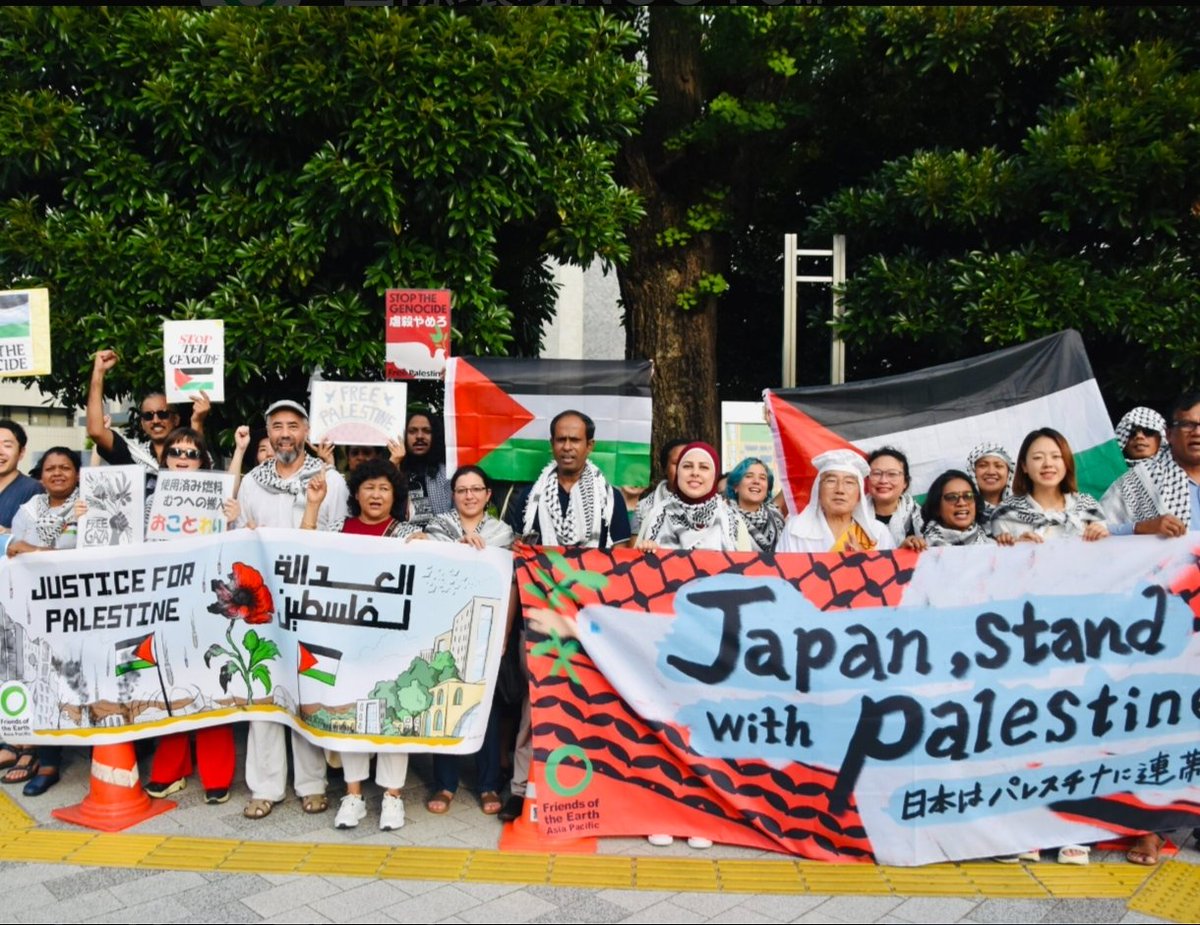 akhanusmc's tweet photo. @VividProwess This is reality in Japan.  Not paid actors getting free trips to wave flags in 🇮🇱 https://t.co/NSwO8MYA0Q