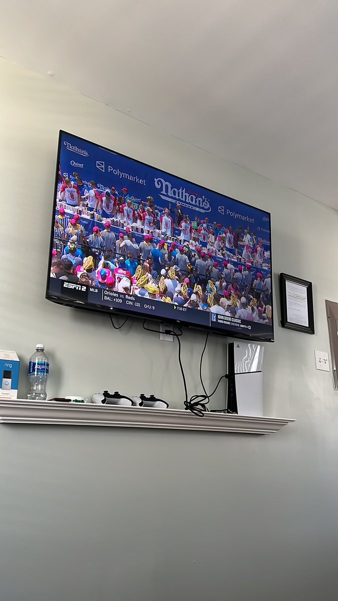 Turtlemanoo7's tweet photo. The greatest 10 minutes in sports #4th https://t.co/RLogsrvADB