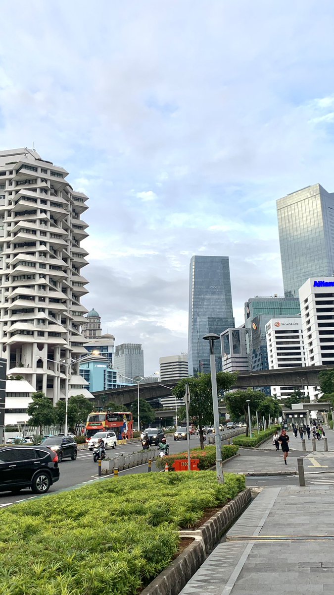 noudontcaree's tweet photo. suka aja liat gedung2 tinggi di jkt. https://t.co/xWaDcuM5Mr