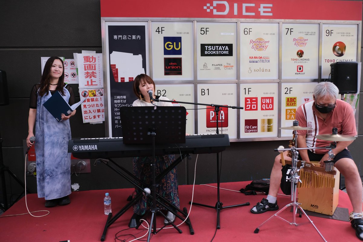 NemoLivetoPhoto's tweet photo. 2026.07.04 飯田舞さん＠川崎銀座街バスカーライブ

<セットリスト>
おかえり
つなげる未来(タンバリン曲)
Color(Cho.大森真理子さん)
大切なモノ(Cho.大森真理子さん)
キミの隣で…(Cho.大森真理子さん)

2013年辺り以来？そのくらいの長いブランクからの出演でしたがステキな歌声を聴かせてくれました☺️
（2015年7月に里果さんステージでコーラスしたことはあるかな。）