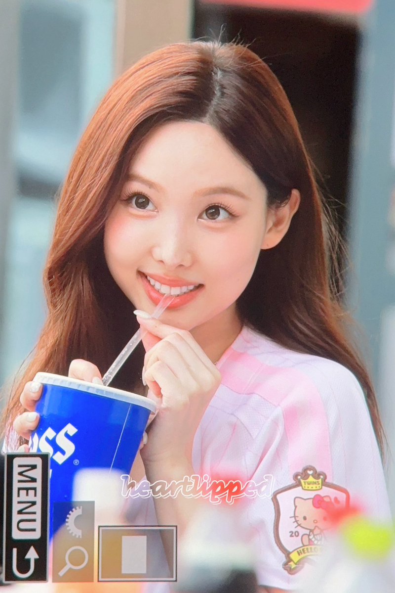 heartlipped's tweet photo. 260704 카스광고 말아주시는 중 #나연 #Nayeon #ナヨン #TWICE https://t.co/Reg6ia6BGW