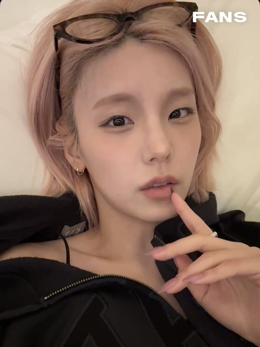 4zmbyx's tweet photo. なんでイェジはすっぴんの時こんなに欲しそうな顔ばかりするの🥵💢💕
  #yeji #ITZY #オナペ https://t.co/fTHfEUc0Dq