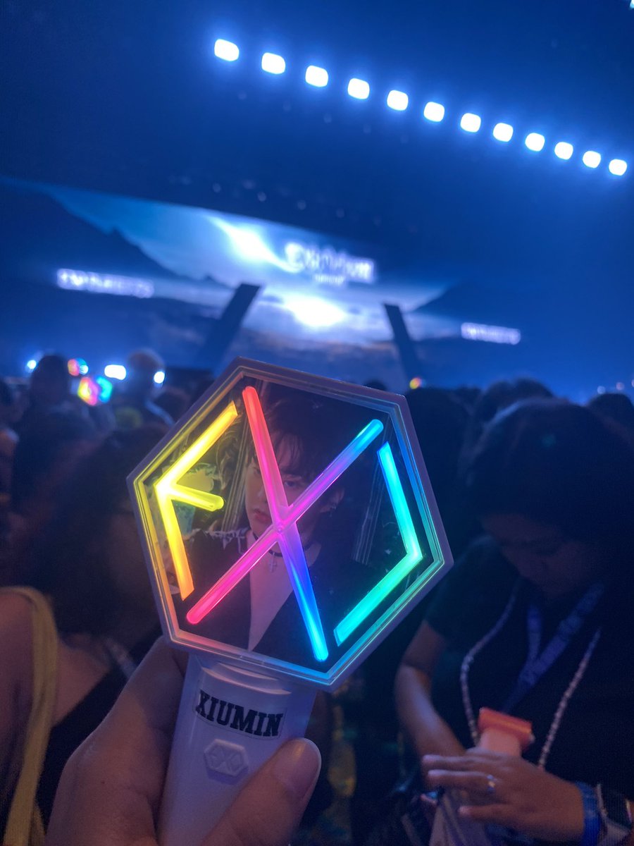 Multimickey99's tweet photo. Miss ko na kagad exo 🥺😭 

#EXhOrizoninMANILA https://t.co/rDOn2TRQuC