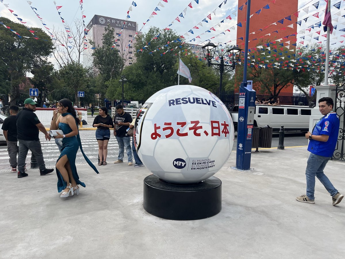 sonoken0503's tweet photo. W杯観戦はハードルの低い海外旅行だと思う！

・街中警察官が監視している
・ボランティアが優しくサポートしてくれる
・数万人規模で日本人がいる
・サッカーという共通の話題がある
・SNSでおすすめスポットがすぐ見つかる

初海外旅行がW杯観戦はぜんぜんあり！
4年後考えている方はぜひ！ https://t.co/RCpd6amaUw