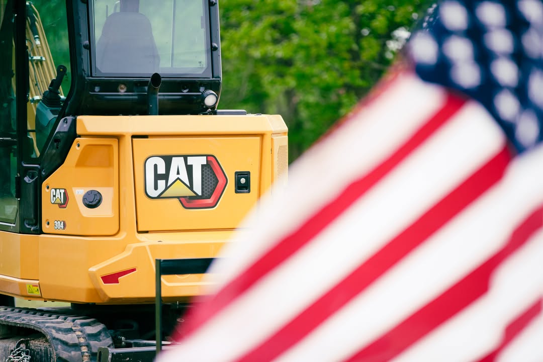 PetersonCat's tweet photo. Wishing everyone a safe and spark-filled 4th of July! 🎆
#PetersonCat #HeavyMachinery #BuiltToBeRebuilt #CatYellow #LetsDoTheWork https://t.co/wSkKF5OmuE