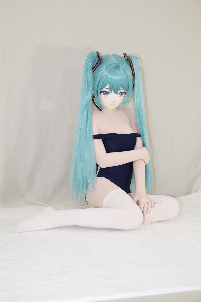 Xitai141's tweet photo. 薄荷色双马尾永远治愈，安静放空的时刻…~

📷:@Anri_kig 

#miku #kigurumi #着ぐるみ 
#初音未来 https://t.co/MotYsuk3FH