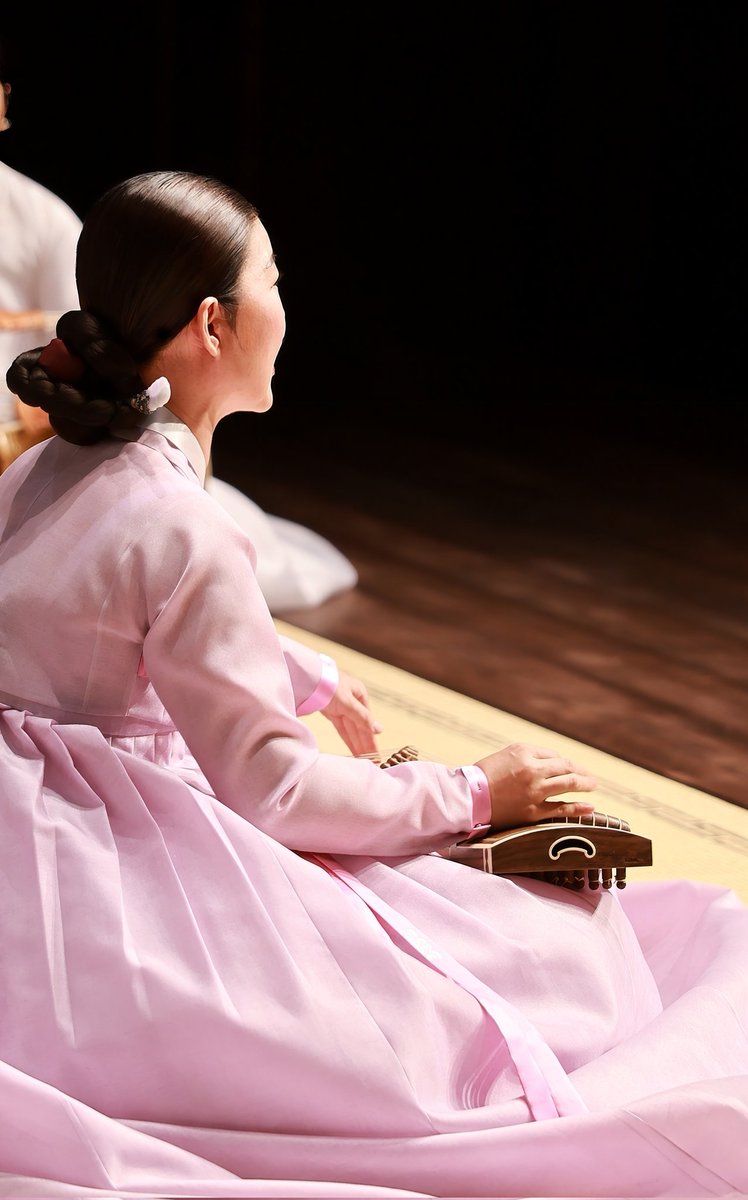 okmat5966's tweet photo. 제 23회 가락타래정기연주회

< 가야금병창 흥보가 중 '구만리' >

- 가야금병창 : 전해옥
- 고수 : 이상미

#국악인 #전해옥 #가야금병창
#함단아한복 #스튜디오다담 https://t.co/YgCrlZF3Dy