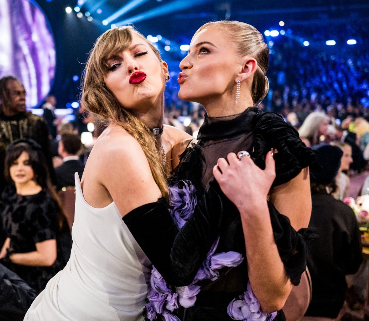 besttofswift's tweet photo. stop this is so cute 😭🩷 https://t.co/4uZrXQ9FeP