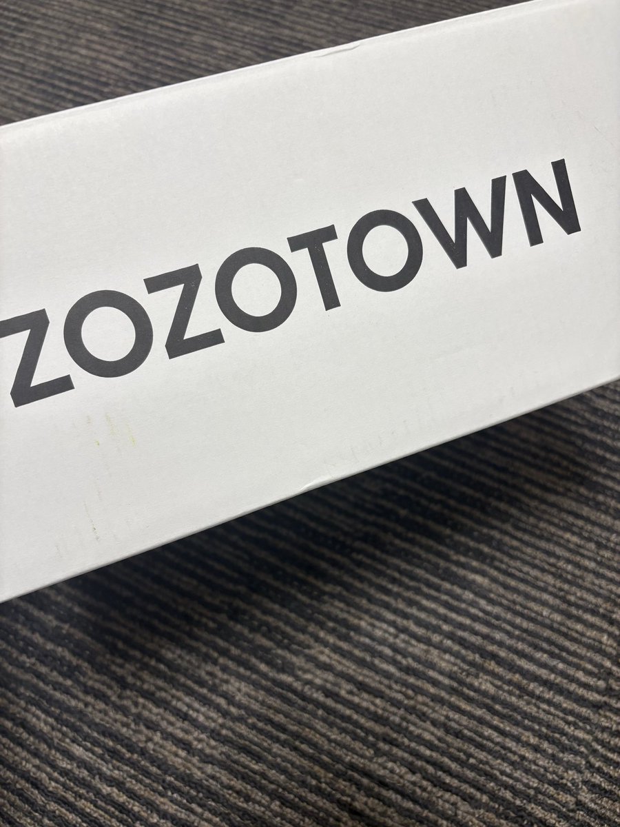 yuichi02's tweet photo. 長年利用させて頂いて白箱なるものが初めて届きましたね📦📦

#ZOZOSALE箱CP https://t.co/1xiIEk3Ehu