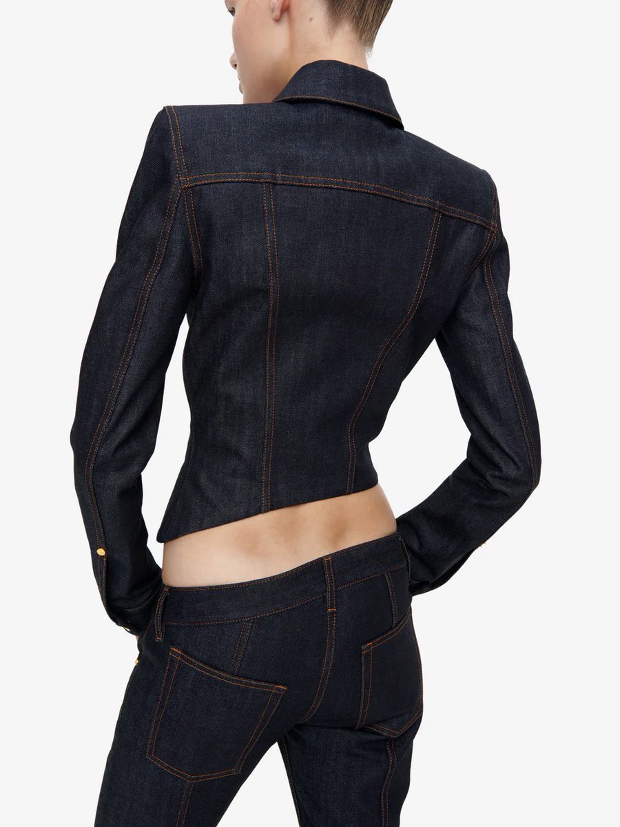 LegendaryLade's tweet photo. Schiaparelli RTW “Wave” denim set! The curved waistline is sick!🔥

The jacket is $5,100 and the pants are $3,100! https://t.co/QlwfVV2wPQ