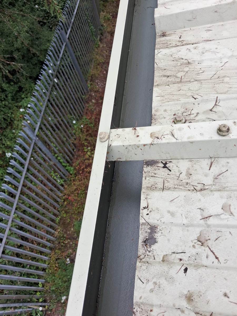 bathwindows's tweet photo. Clean gutters, clear minds ! Big job done in Frome today. https://t.co/eIHG4EeZ84