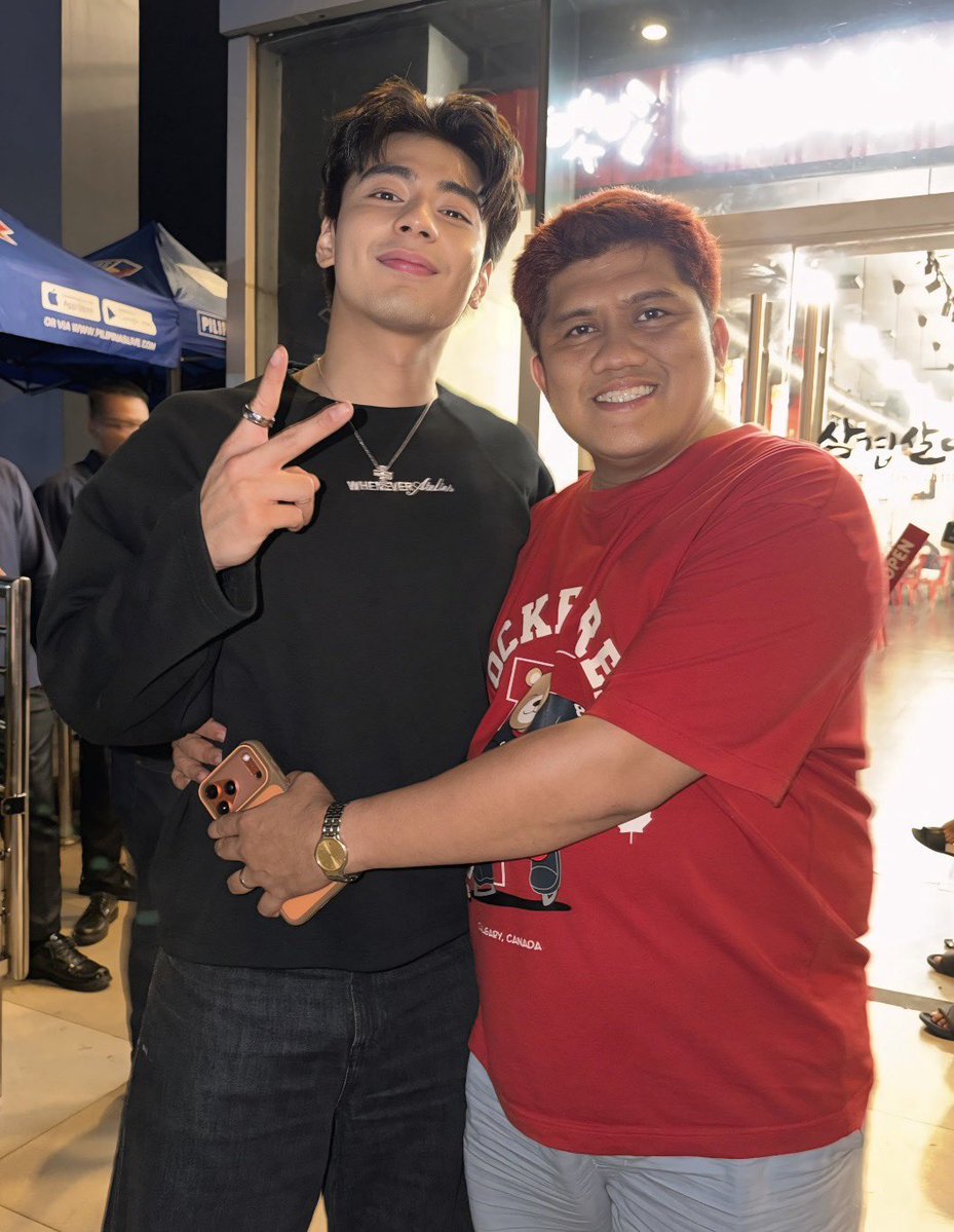 RenPadora's tweet photo. Ang bumuo at Nagkumpleto sa araw ko kahit gabi na. 😂
selfie kasama si Dylan Menor. 🤩

#DylanMenor #VibePH https://t.co/JRzTkDMaVN
