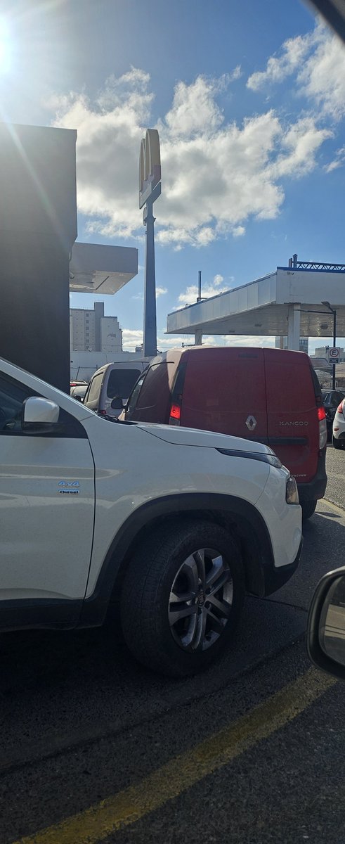 Martin_H_O's tweet photo. Patético el automac de Neuquén @McDonalds_Ar #neuquen #Mcdonalds https://t.co/wbMY63mca4