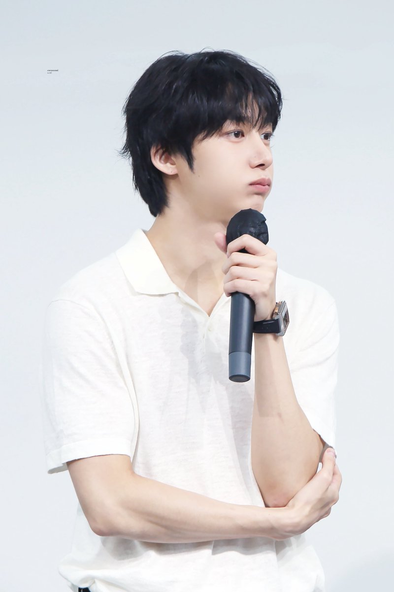 everysecond_hw's tweet photo. 260704 #형원 😗 https://t.co/5GDPsrBCf7