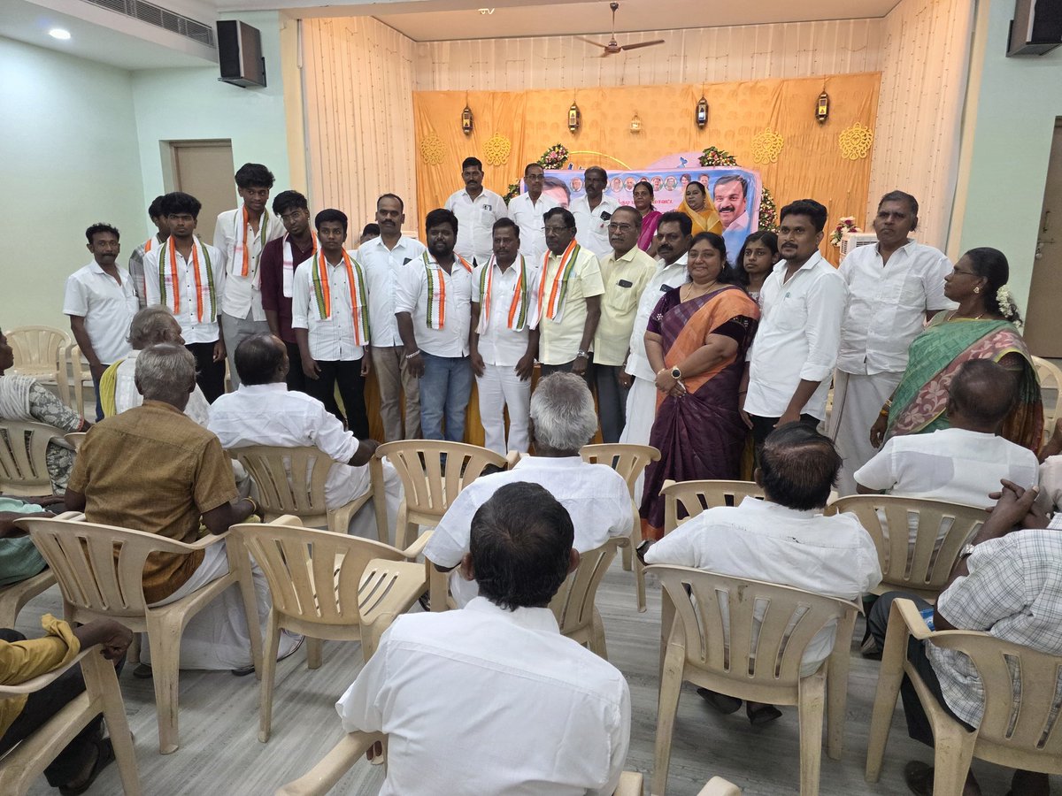 pitchaijohn1961's tweet photo. இன்று (04.07.2026) தூத்துக்குடி மாநகர் மாவட்ட காங்கிரஸின் செயல்வீரர்கள் கூட்டம் மாநகர் மாவட்ட காங்கிரஸ் தலைவரும், எழுச்சி நாயகரும், மாநகர் காங்கிரஸை உயிர்த்துடிப்போடு வைத்திருப்பவருமான S M சகாயராஜ் அவர்கள் தலைமையில் கைலாஷ் மஹாலில் வைத்து நடைபெற்றறது.

இக்கூட்டத்தில் பெருந்தலைவர் காமராஜ் பிறந்த நாளை விமரிசையாக கொண்டாடவும், மத்திய அரசின் மாணவர்களுக்கு எதிரான கல்வி கொள்கைகளை எதிர்க்கும் விழிப்புணர்வை ஏற்படுத்த மாராத்தான் ஓட்டப்பந்தயமும் நடத்த தீர்மானிக்கப்பட்டது.
மேலும் பல தீர்மானங்கள் நிறைவேற்றப்பட்டன.

இக்கூட்டத்தில் வழக்கறிஞர் சுப்பிரமணிய ஆதித்தன் அவர்களும், மண்டல தலைவர்களும், துறை சார்ந்த தலைவர்களும், நூற்றுக்கணக்கானோர் கலந்து கொண்டனர்.

இக்கூட்டத்தில் பல இளைஞர்கள் தங்களை காங்கிரஸ் பேரியக்கத்தில் இணைத்து கொண்டனர்..

மாநகர் மாவட்ட தலைவர் S M சகாயராஜ் அவர்களின் அயராத உழைப்பினாலும், அன்பான வழிகாட்டுதலினாலும் காங்கிரஸ் பேரியக்கம் அசுர வளர்ச்சி பாதையில் பயணிக்கிறது என்றால் மிகையாகாது..

வாழ்க காங்கிரஸ்.
வளர்க காங்கிரஸ்.
ஜெய் ஹிந்த்..