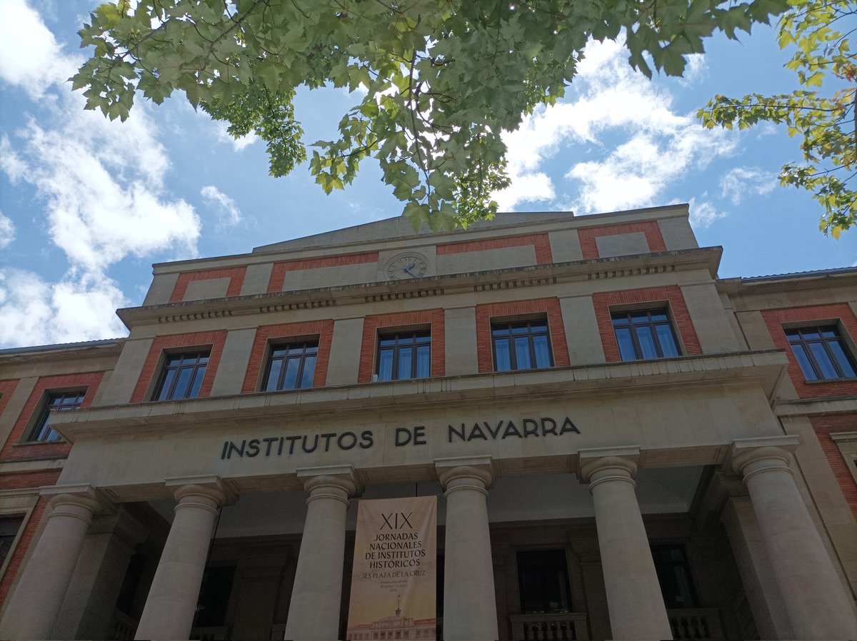 MuseumErasmus's tweet photo. Siete profesores (Arboledas, Sobrino, Jiménez, Monge, Moreno, Martinho y Mayoral) vinculados al Aula-Museo, han compartido unos días mágicos en el Congreso Nacional de Institutos Históricos, celebrado en Pamplona. Dos comunicaciones para presentar el libro El viaje de Bargalló. https://t.co/nVzuwTbfSL