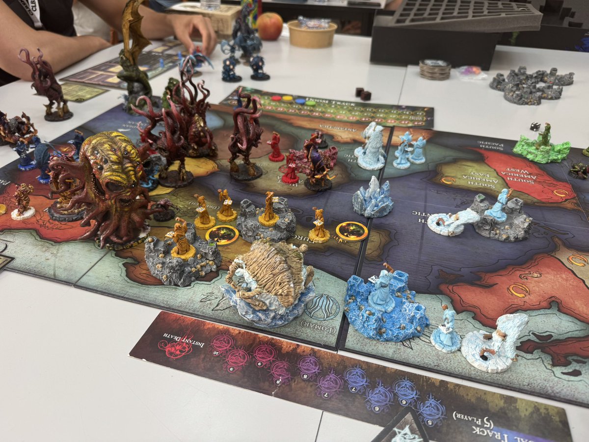 vazkez_javi's tweet photo. “CthulhuWarseando” en las #CLBSK @alspi @san_panete @calvoexposito https://t.co/hLlxvbF1CQ