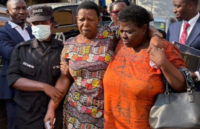 SureFmsandabula's tweet photo. โI saw my sister Matembe coming to court limping, I was worried, however, she forgot to limp on her way out.โ - President Museveni
#SureFM https://t.co/9TIAciwJMw