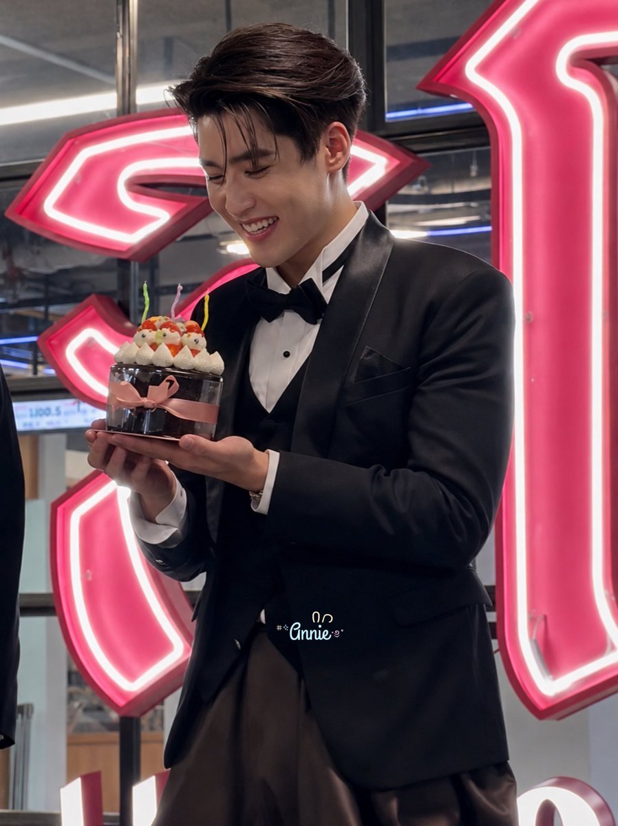 happiness_einna's tweet photo. HBD again @Lengso_  สุขสันต์วันเกิดนะเล้ง 🩵 

mama love you 🫶🏻

HAPPYBD LENG 26TH
#GrowingWithLeng26 https://t.co/9eAwpx2z00