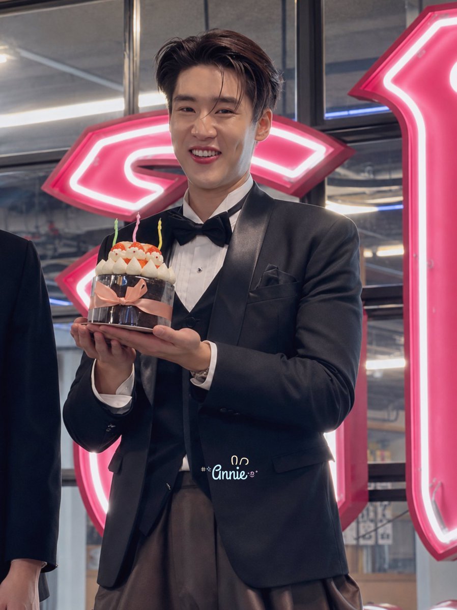 happiness_einna's tweet photo. HBD again @Lengso_  สุขสันต์วันเกิดนะเล้ง 🩵 

mama love you 🫶🏻

HAPPYBD LENG 26TH
#GrowingWithLeng26 https://t.co/9eAwpx2z00