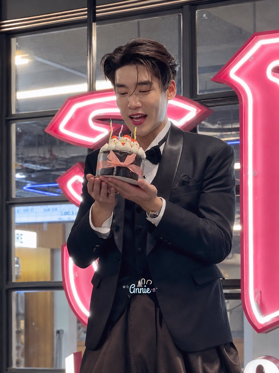 happiness_einna's tweet photo. HBD again @Lengso_  สุขสันต์วันเกิดนะเล้ง 🩵 

mama love you 🫶🏻

HAPPYBD LENG 26TH
#GrowingWithLeng26 https://t.co/9eAwpx2z00
