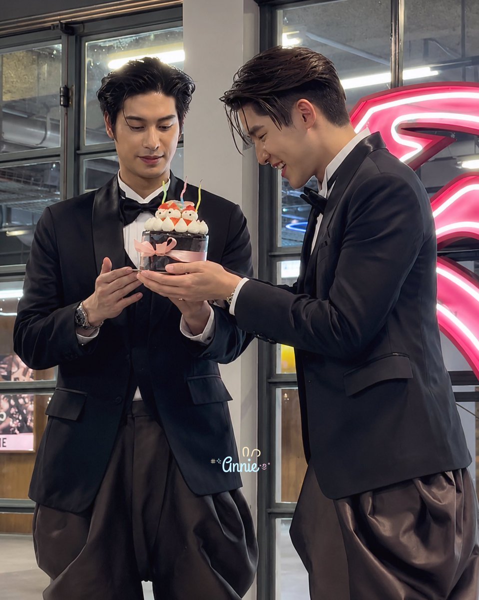 happiness_einna's tweet photo. HBD again @Lengso_  สุขสันต์วันเกิดนะเล้ง 🩵 

mama love you 🫶🏻

HAPPYBD LENG 26TH
#GrowingWithLeng26 https://t.co/9eAwpx2z00