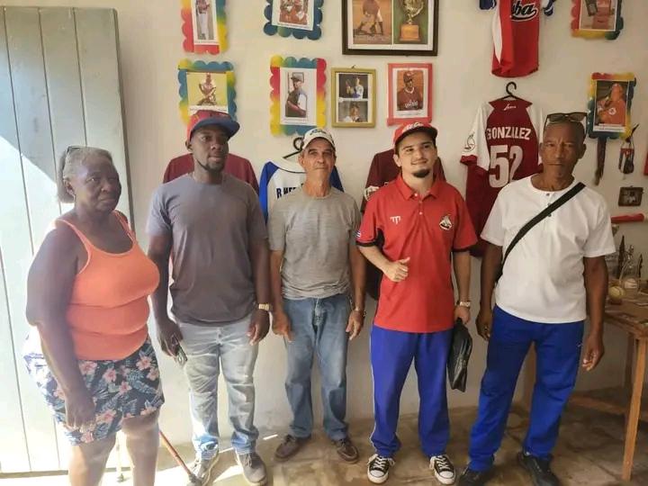 MelenaCam's tweet photo. En ocasión del Día Internacional del Periodista Deportivo, se realizó un encuentro como parte de las actividades del programa Verano con mi gente. La cita reunió  generaciones con el propósito de acercarlas a la historia y los logros del béisbol en el territorio.
#CAMMelena https://t.co/B2vvLr3xgQ