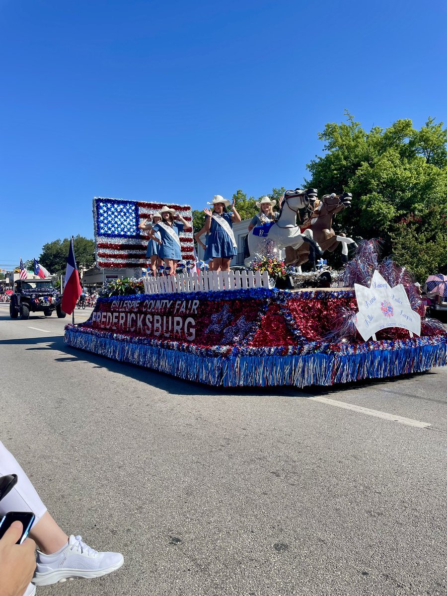 TheScottForbes's tweet photo. Happy 250th anniversary America! 🇺🇸 
Fredericksburg, Texas has a great July 4th parade! https://t.co/1lJWFXCZTr