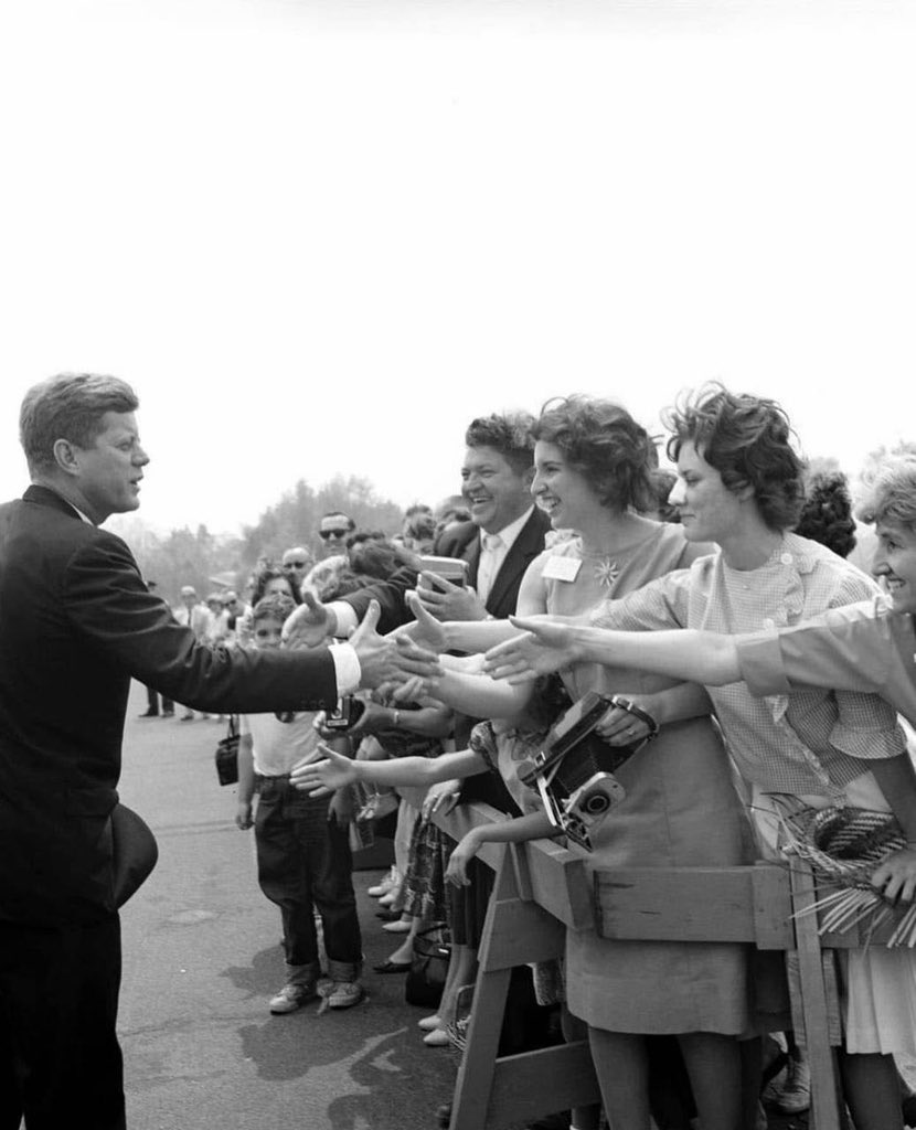 johnfkennedyfb's tweet photo. THE REAL MASTERMIND!!!

GOD IS REAL I CAN ASSURE YOU..
 
THIS IS WHY YOU ARE HERE..

THE CHILLS ARE FROM THE LIGHT AND THE LORD WILL HEAL HIS PEOPLE.

HAPPY FRIDAY!🎉 https://t.co/iLSDFJ0oDf