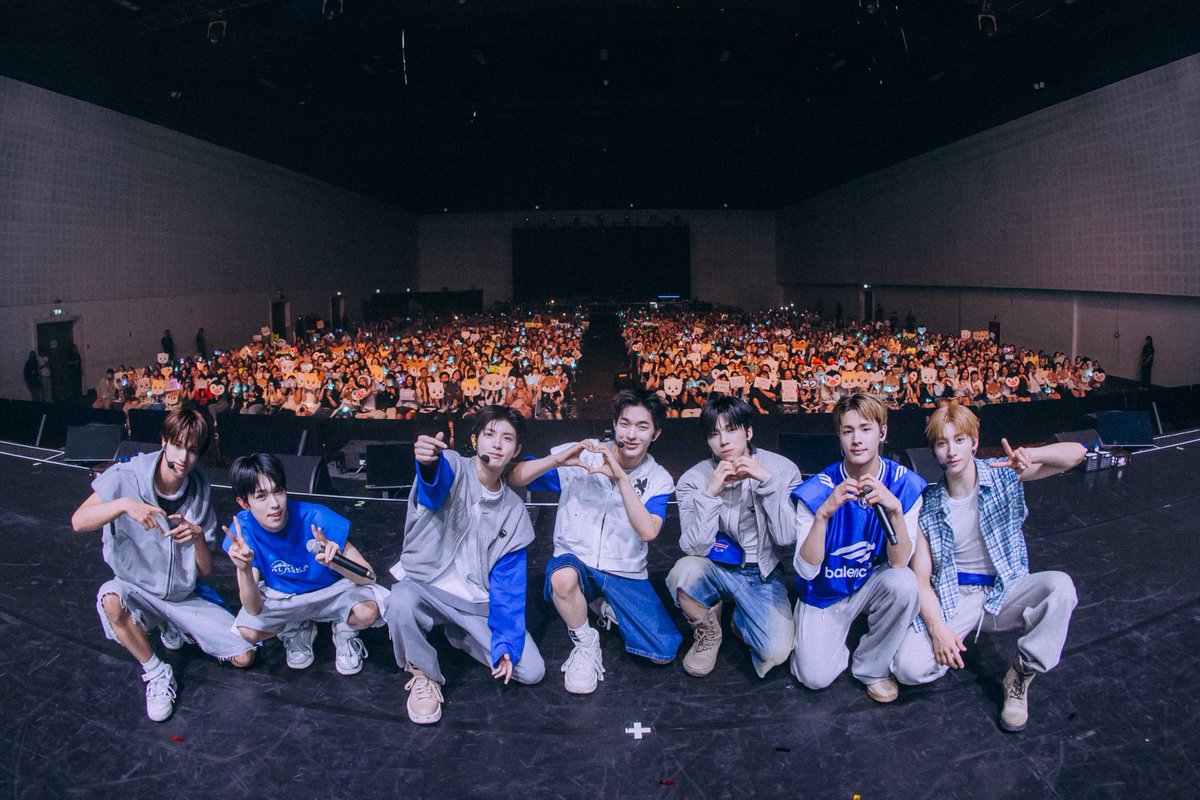 bnj_ent's tweet photo. [📸] NEXZ 💛 NEX2Y
NEXZ GLOBAL SHOWCASE EVENT <Mmchk : Not Typical> in BANGKOK

NEX2Y ยังอยู่ไหวกันไหมคะ?
บอกเลยว่า… โชว์เคสนี้ลุกเป็นไฟ 🔥🔥 คนอะไรถึงเพอร์เฟ็กต์กันขนาดนี้น้า
ทั้งวิชวล ความสามารถ และความน่ารัก บอกเลยว��า 💯 💯 💯  

ขอขอบคุณแฟน ๆ ทุกท่านที่มาร่วมความทรงจำที่ไม่มีวันลืมให้กันในวันนี้นะคะ ✨

----------------

[📸] NEXZ 💛 NEX2Y
NEXZ GLOBAL SHOWCASE EVENT <Mmchk : Not Typical> in BANGKOK

NEX2Y, are you still with us?
All we can say is... this showcase was absolutely on fire! 🔥🔥 How can anyone be this perfect?
The visuals, the talent, the charm… Everything was 💯💯💯

Thank you to everyone who joined us today and shared these unforgettable memories with NEXZ✨

#NEXZ #เน็กซ์จี #เน้กจี 
#Mmchk #NEXZ_Mmchk 
#NEXZ_GLOBAL_SHOWCASE_EVENT #NEXZ_Mmchk_SHOWCASE_BKK
#JYP #BNJ #FriedRiceEnt