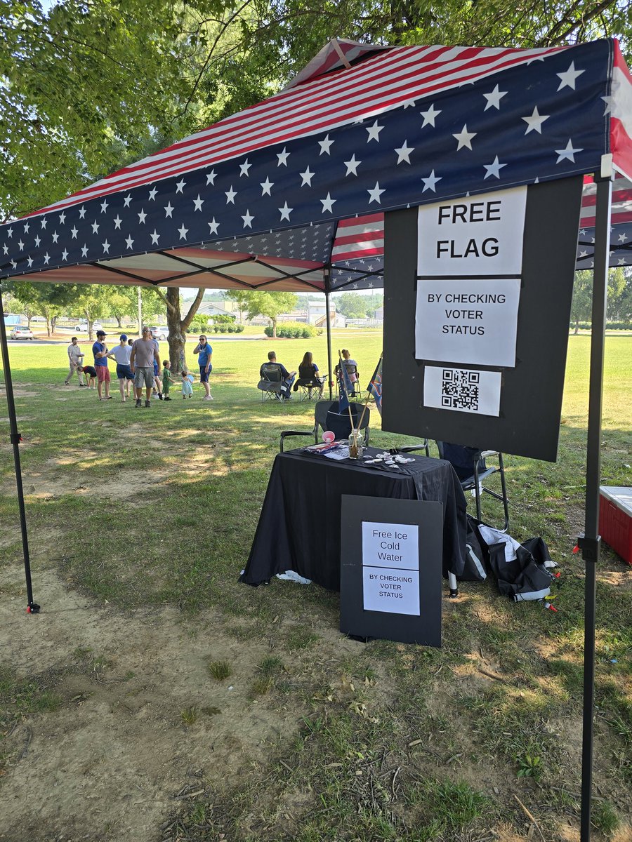 IAmForLiberty's tweet photo. Happy Independence Day. I enjoyed talking with Patriots gathered at Oakdale Park in Bridgewater, Virginia, this morning. I had the opportunity to lead a discussion on the founding of the nation and the Declaration Independence. https://t.co/wjeCp93mg4