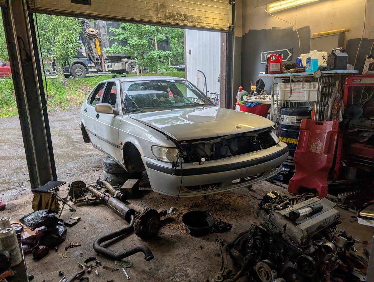 nick_ys3d's tweet photo. Godspeed my rusty lil 9-3, thank you for all these years https://t.co/1Eb4YVK3PF