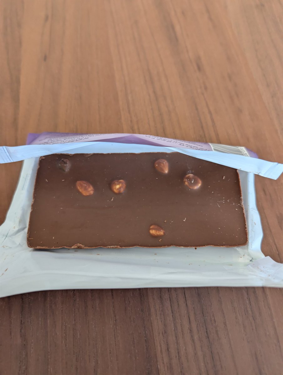 M1GR4NT's tweet photo. Seriously? 5 ½ nuts? I feel scammed!

Thank you, @MDLZ
#food #scam https://t.co/n4ANEGtduA